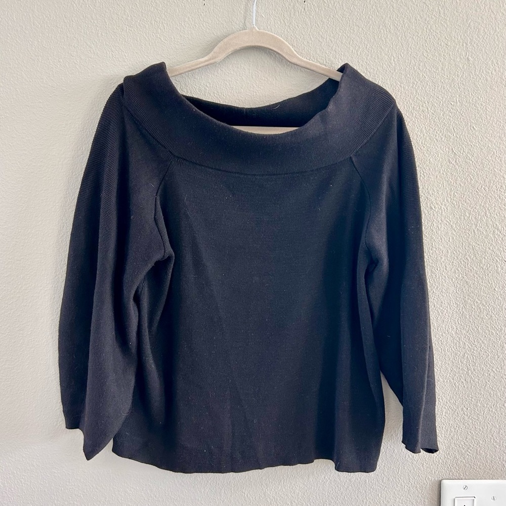 Women’s H&M Black Scoop Neck Sweater. Size: Medium